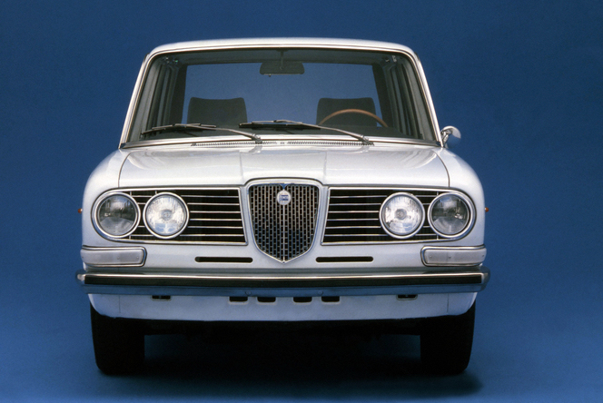 Lancia 2000, l’ultima erede della Flavia compie 50 anni