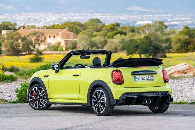 Mini John Cooper Works, nuovo look anche per la Cabrio