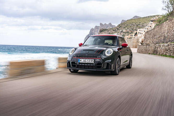 Mini, nuovo look e più tecnologia per la John Cooper Works