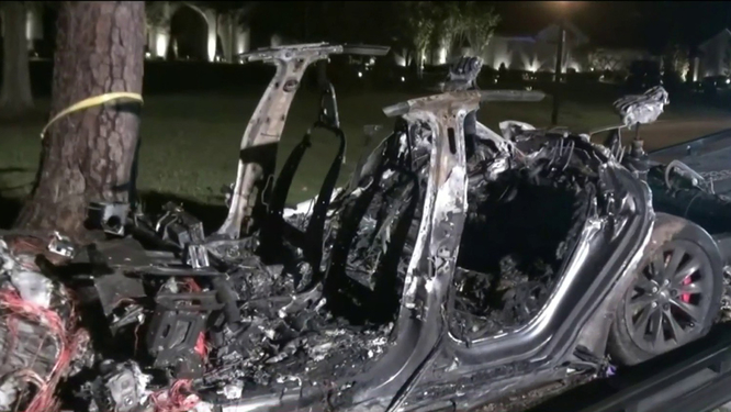 Incidente Tesla in Texas, la polizia attende i dati Autopilot