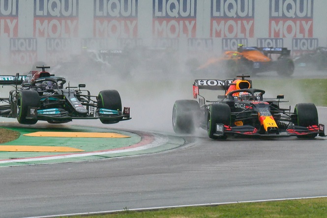 F1 | Hamilton-Verstappen: duello in parità, per ora