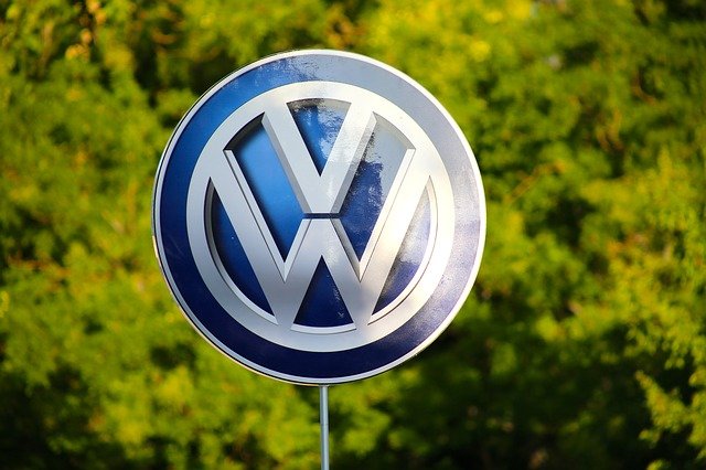 Volkswagen in ripresa grazie a elettriche e premium