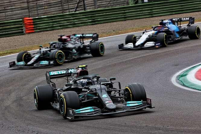 Hamilton rompe il silenzio social con Russell