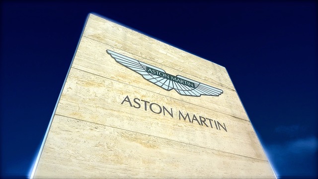 Aston Martin dirà addio al cambio manuale
