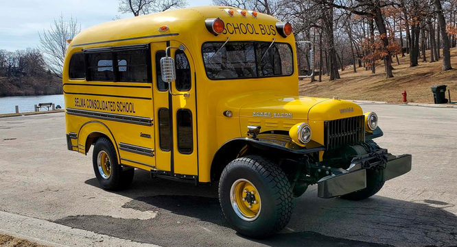 Dodge Power Wagon, tutti a scuola con il minibus V8