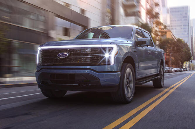 Ford F-150 Lightning, slitta il via agli ordini