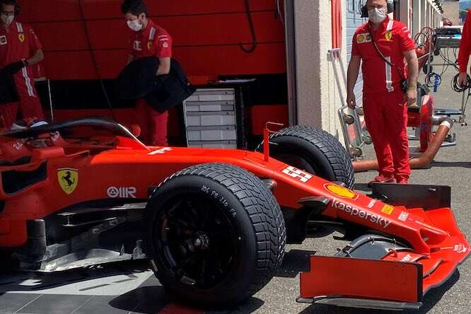 Test Pirelli 2022: 75 giri al mattino per Sainz