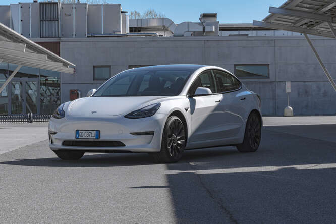 Tesla Model 3, l’elettrica sul tetto d’Europa