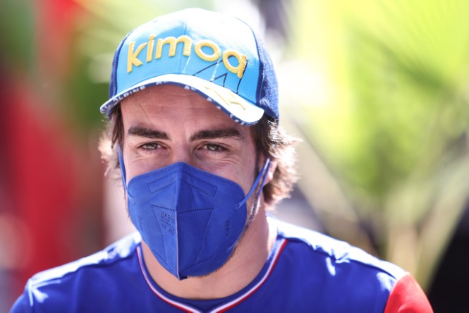 Alonso scherza: “Voglio 25 gare da due giri”