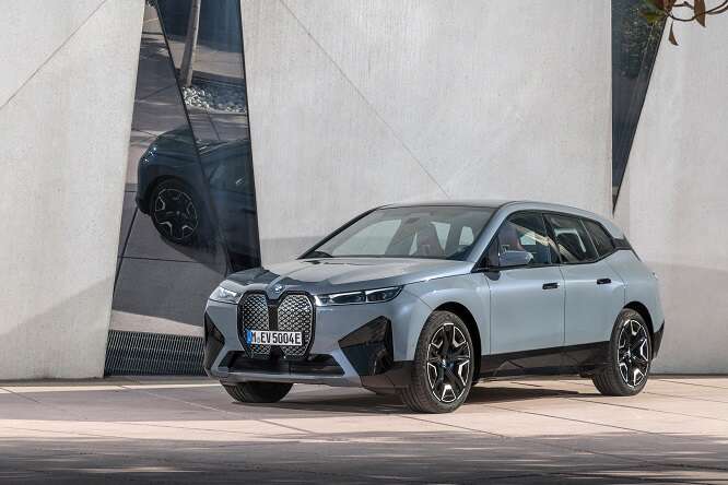 BMW iX, la “born electric” tedesca al MiMo 2021