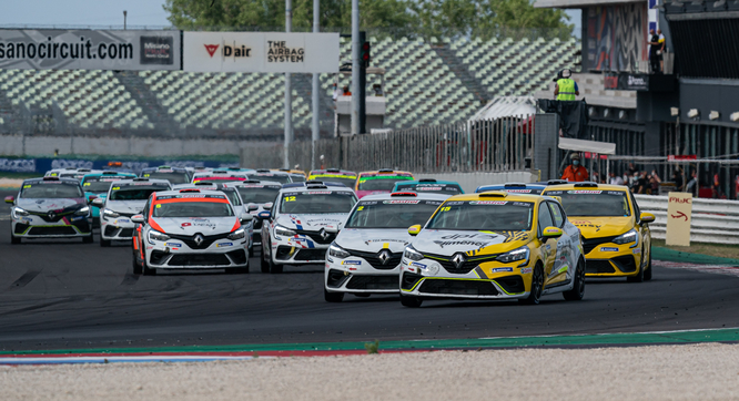 Clio Cup 2021, Guillot si prende Gara 1 a Misano