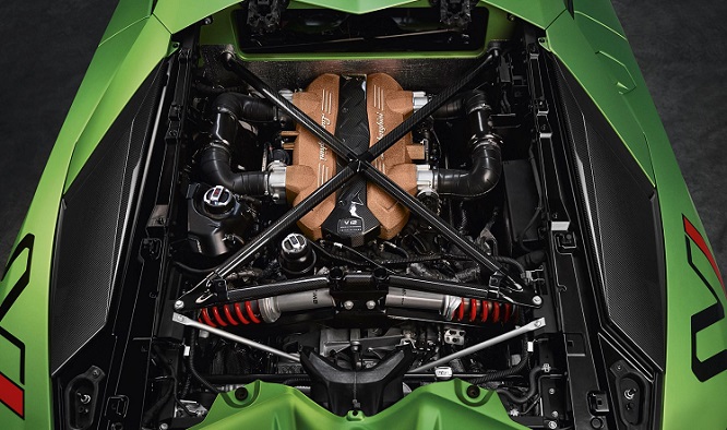 Lamborghini V12, storia di un capolavoro di ingegneria