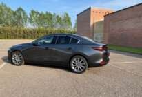 Mazda3 Sedan: dotazioni e prezzi 