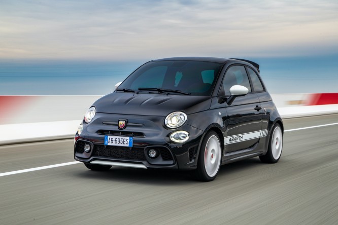 Abarth 695 Esseesse, nuovo cofano in alluminio - Mondo Auto - AutoMoto