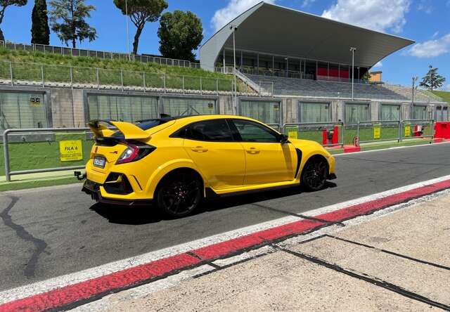 Vince una Civic Type R Limited Edition e la vende all’asta