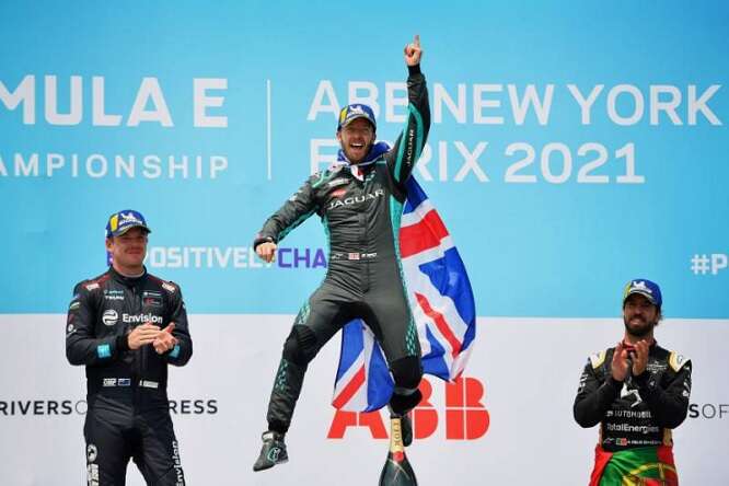 E-Prix New York-2, vittoria Jaguar con Sam Bird