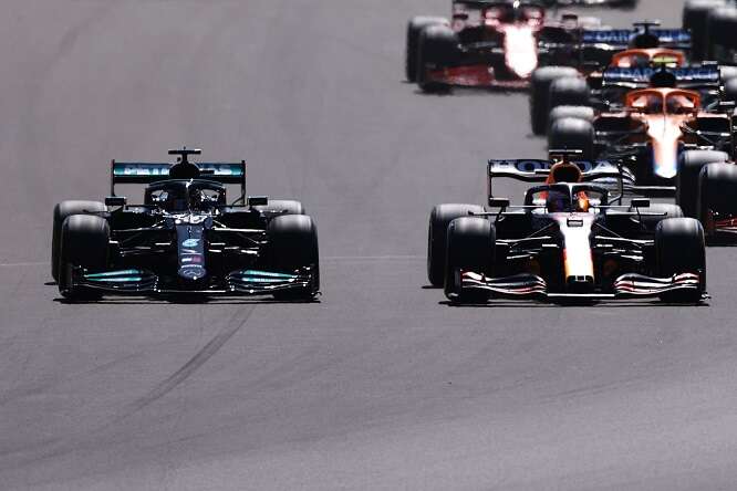 Silverstone: Hamilton ha telefonato a Verstappen