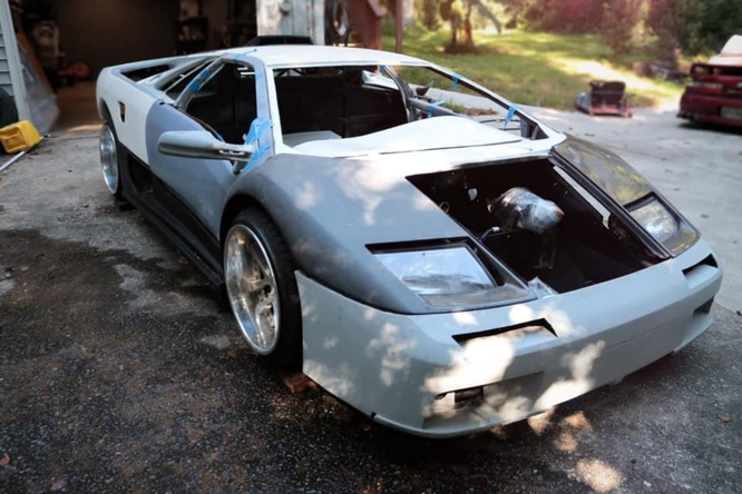 Lamborghini Diablo, in vendita una replica a metà