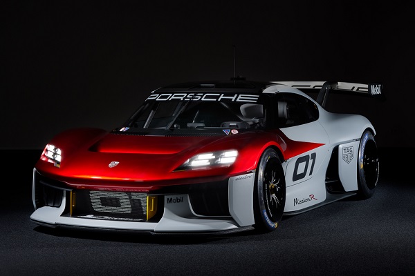 Porsche Mission R, la concept elettrica scende in pista