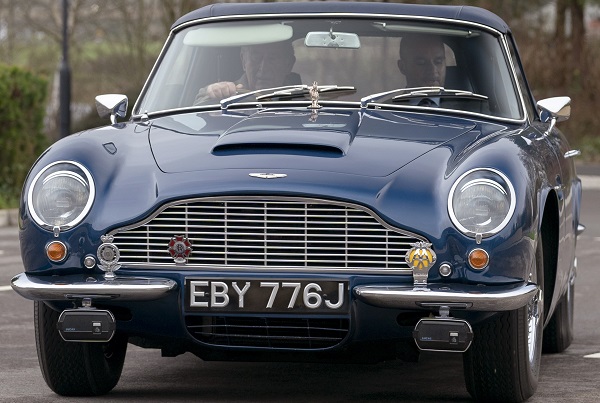 L’Aston Martin del Principe Carlo va a vino e formaggio