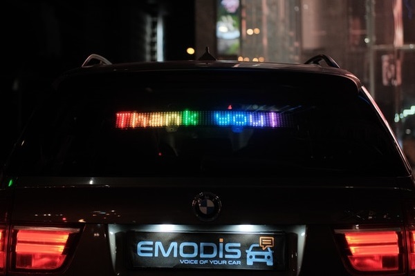 Emodis, un display per comunicare con le altre auto