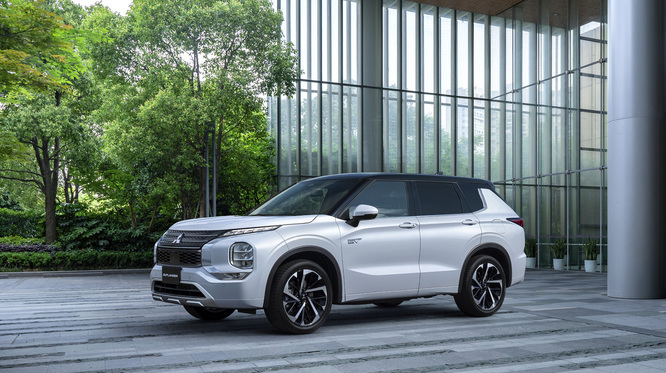 Mitsubishi Outlander PHEV 2022, evoluzione ibrida