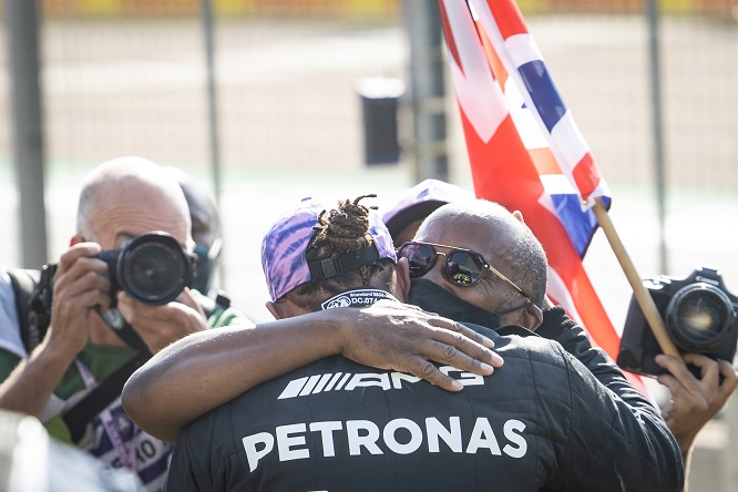 Il padre di Hamilton: “Lewis è ultimo dei mohicani”