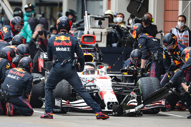 Red Bull torna la più rapida nei pit-stop