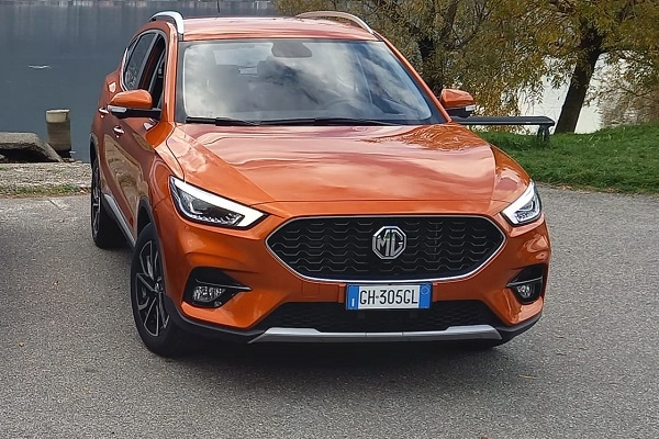 MG ZS ora anche con motore a benzina - Ceccato Automobili