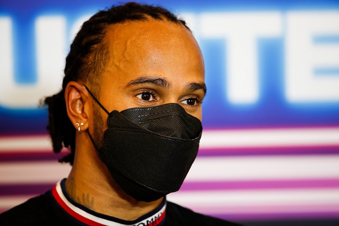 Hamilton: “Vivo con la costante paura del virus”