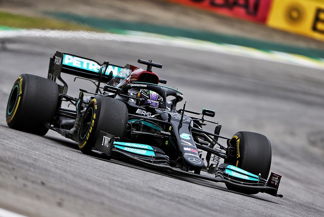 DRS-ala posteriore non conformi: Hamilton sotto investigazione