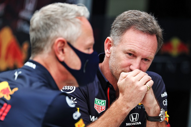 Horner: “Verstappen eccezionale, Mercedes superiore”