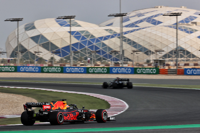 PL1 Losail: Verstappen pronto, Mercedes si nasconde