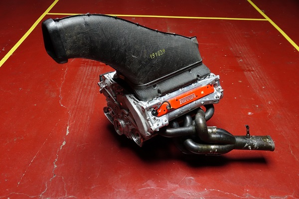 In vendita un motore della Ferrari F2003-GA