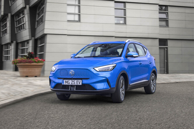 MG ZS EV arriva in Italia: prezzi, autonomia, allestimenti