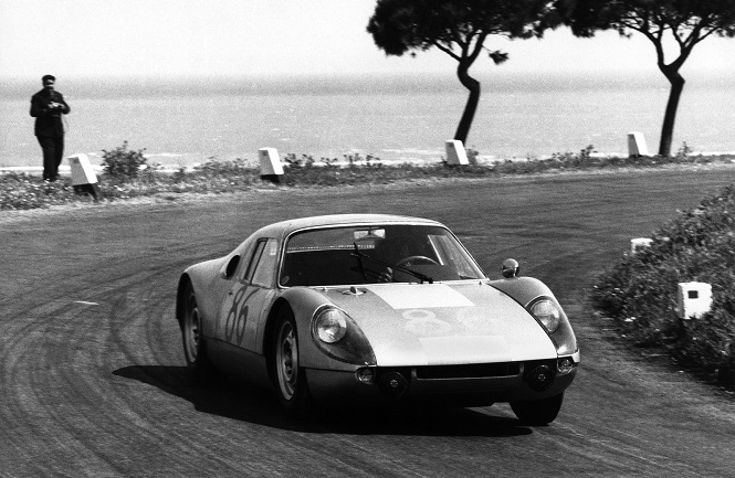 Una Porsche 904 Replica ricostruita da zero