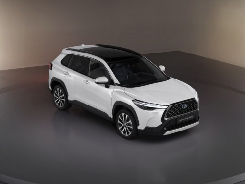 Toyota Corolla Cross, un nuovo SUV full hybrid in gamma