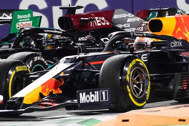 Ricciardo entusiasta della “Battle Royale” tra Max e Lewis