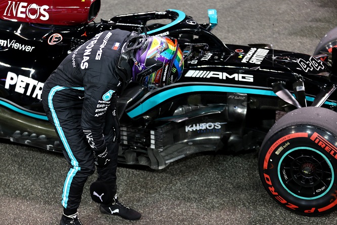 Abu Dhabi: Hamilton al lavoro fino a mezzanotte