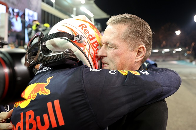 Verstappen: “Hamilton avversario straordinario, a vita in Red Bull”