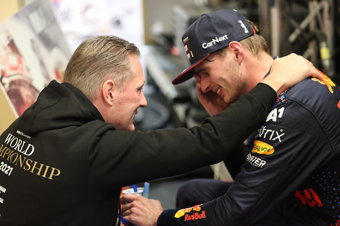 Vettel critica il ‘metodo’ Jos Verstappen