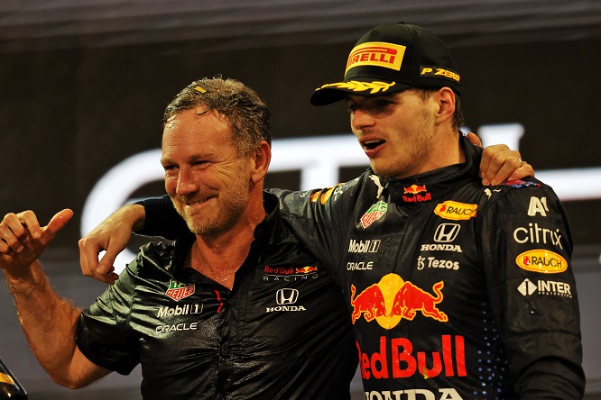 Horner e il rinnovo di Verstappen: “È solo un pezzo di carta”