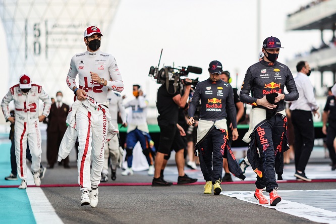 Giovinazzi: “Titolo? Meritavano sia Verstappen che Hamilton”