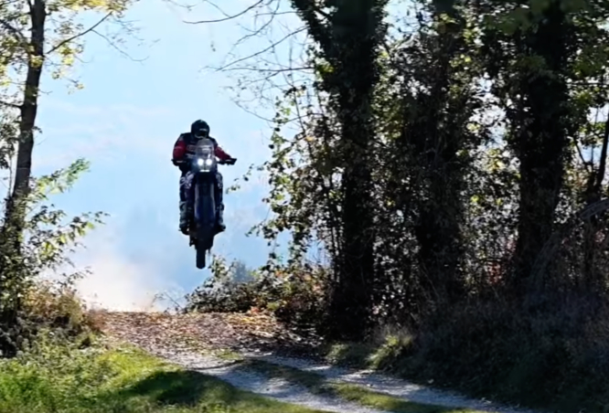 Un salto a 120 km/h con la Yamaha Tènèrè