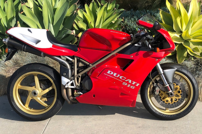 Una rarissima Ducati 916 SPA in vendita