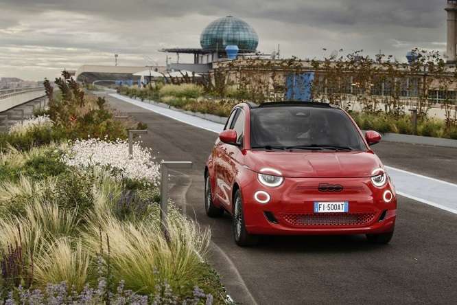 Agli italiani piace la nuova Fiat 500 elettrica