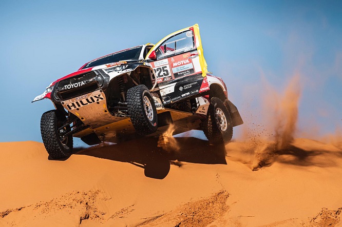 Dakar 2022 / Auto, tappa 5: Hategan più forte della portiera, sacrificio Audi