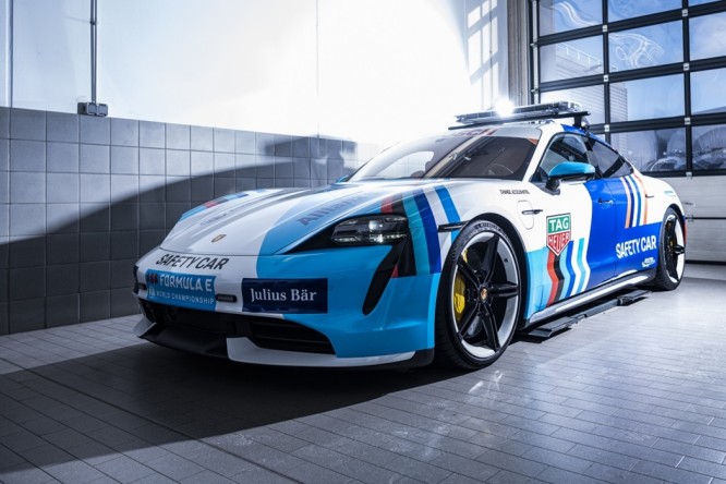 Porsche Taycan, tiratissima in versione safety car