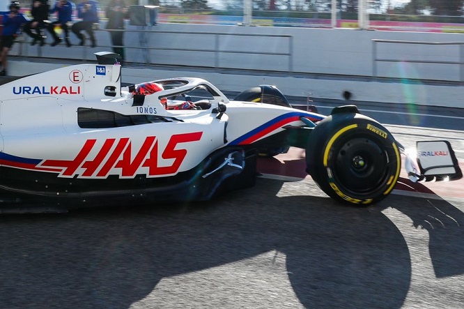 Haas VF-22: le foto del filming day a Barcellona