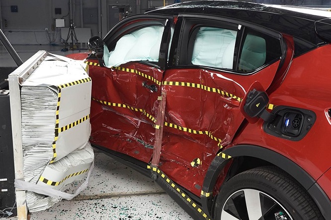 Volvo C40 Recharge, il crash test è quasi perfetto